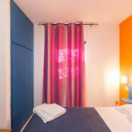 מלון Napeto Village 3*