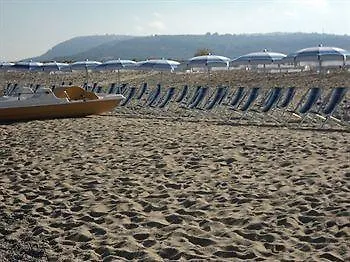 מלון Napeto Village